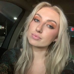 Meet your Posher, Caleigh